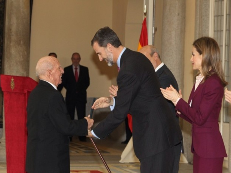 El rey Felipe VI entrega al ganadero Victorino Martín la Medalla de Oro al Mérito de las Bellas Artes | Fotografía: Casa Real de España